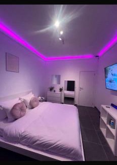 Jemeppe-sur-Meuse Appartement | La home White Jacuzzi