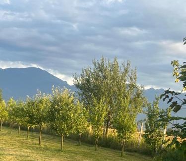 Voila Maison | La Izvoare Pensiune-Păstrăvărie