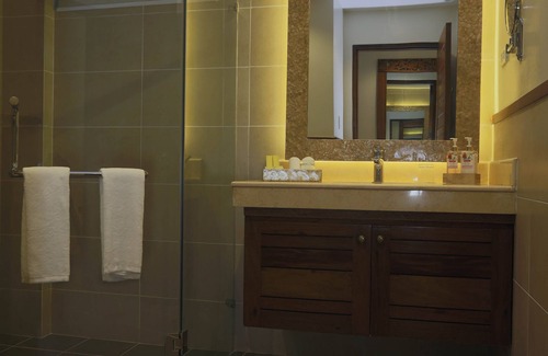 Bagac Hôtel | La Jolla Luxury Beach Resort