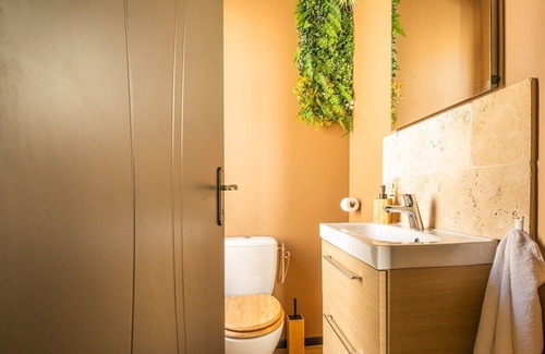 Maraussan Appartement | La Jungle Room ~ Romantique ~ Balnéo