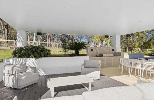 Kariong Maison | La La Land by Coast Hosting