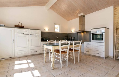 Salles Maison | La Lavandiere open plan family Gite