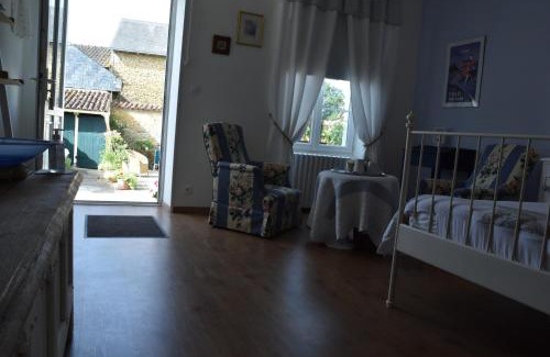 Arcay Lit Et Petit-Déjeuner | La Little School Chambres d'Hôtes à Arçay