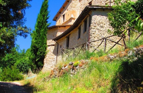 Precetto Villa | La Loggia; Villa in hidden Umbria, with large pool and spectacular views