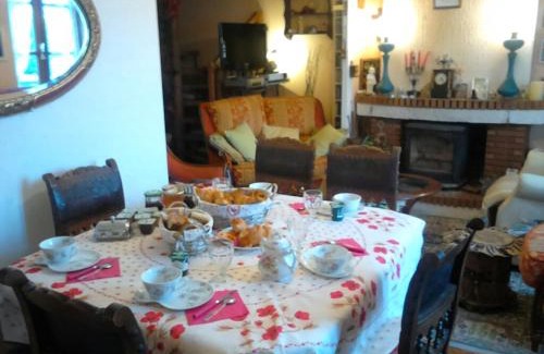 Bezenet Lit Et Petit-Déjeuner | La Longère des Gillettes