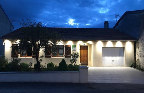 Lupcourt Maison | "La Loupiote - Gîte éclairé" Maison de village proche Nancy avec grand jacuzzi !