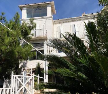 Bompard Lit Et Petit-Déjeuner | La LUNA of MARSEILLE - VILLA D'ARCHITECTE B&B