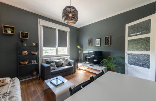 Grigny Appartement | La LYONNAISE - Climatisation - Proche Lyon et commodités, Transports, Tout équipé