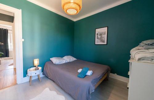 Grigny Appartement | La LYONNAISE - Climatisation - Proche Lyon et commodités, Transports, Tout équipé
