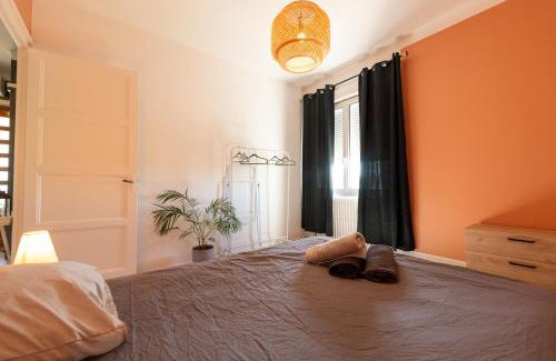 Grigny Appartement | La LYONNAISE - Climatisation - Proche Lyon et commodités, Transports, Tout équipé