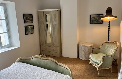 Sainte-Colombe-sur-lHers Maison | La Maison de Mama C: Charming french village home