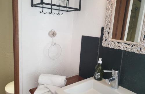 Savigny-en-Veron Maison | La Magnanerie