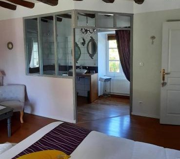 Savigny-en-Veron Maison | La Magnanerie