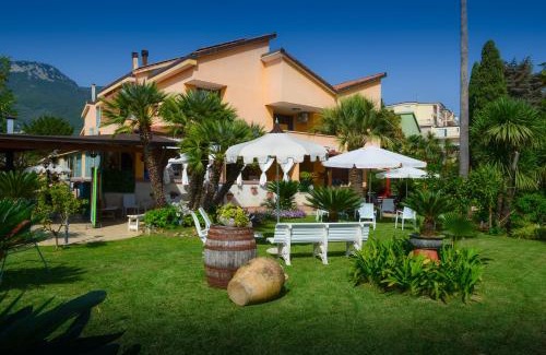 Campagna Lit Et Petit-Déjeuner | La Magnolia B&B