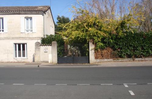 Saint-Medard-de-Guizieres Lit Et Petit-Déjeuner | La Maison d'Alienor