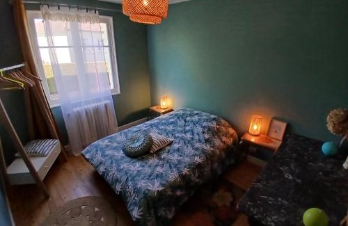 Le Vigean Maison | La maison aux volets bleus