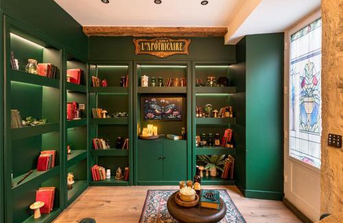 Cremieu Appartement | La Maison de l'Apothicaire - Un refuge enchanté avec balnéo en hyper-centre