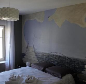 Verdun Lit Et Petit-Déjeuner | La Maison de L Artiste - Chambres d'hôtes à Verdun - avec jacuzzi