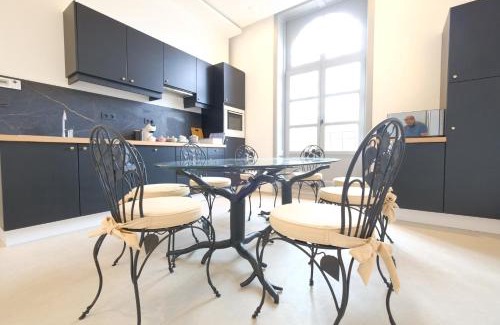 Mons Lit Et Petit-Déjeuner | La Maison de la Duchesse de la Vallière - Parking privé gratuit