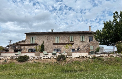 Puycelci Maison | La Maison de Romain – Vues sur les Vignes, Piscine et Confort en Famille