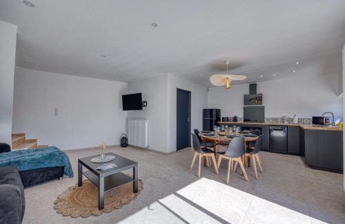 Saint-Nazaire-les-Eymes Villa | La Maison des Eymes - Jacuzzi/Coin Calme