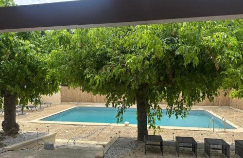 Casteljaloux Maison | La Maison des Pins - climatisée avec piscine