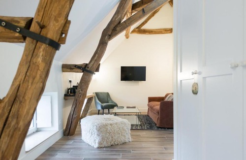 Puligny-Montrachet Maison | La Maison Deveney Mars