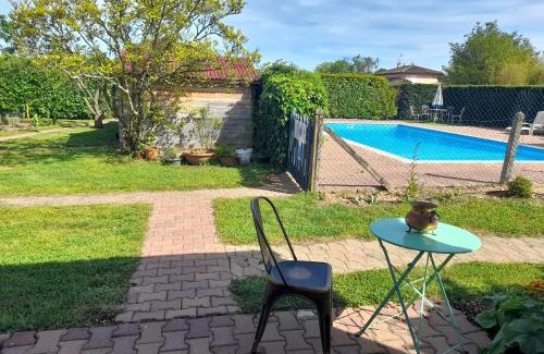 Saint-Bernard Lit Et Petit-Déjeuner | La maison du Bonheur, borne de recharge VE