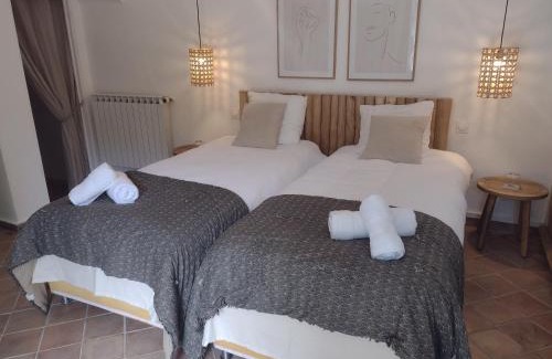 Saint-Genies-de-Malgoires Maison | La Maison Des Autres, piscine chauffée, chambres d'hôtes proches Uzès, Nîmes, Pont du Gard, Table d'hôtes d'octobre à fin avril et sur réservation à l'avance uniquement