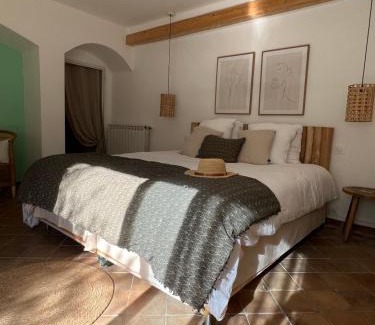 Saint-Genies-de-Malgoires Maison | La Maison Des Autres, piscine chauffée, chambres d'hôtes proches Uzès, Nîmes, Pont du Gard, Table d'hôtes d'octobre à fin avril et sur réservation à l'avance uniquement