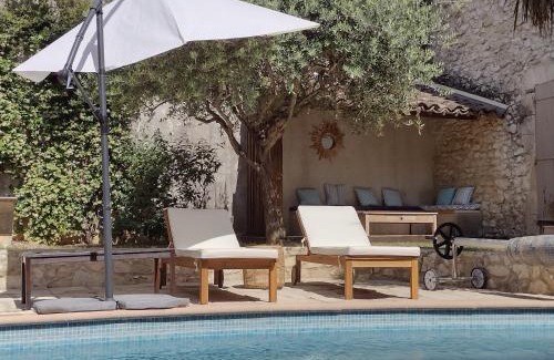Saint-Genies-de-Malgoires Maison | La Maison Des Autres, piscine chauffée, chambres d'hôtes proches Uzès, Nîmes, Pont du Gard, Table d'hôtes d'octobre à fin avril et sur réservation à l'avance uniquement