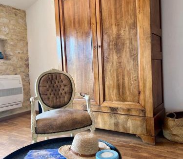 Saint-Genies-de-Malgoires Maison | La Maison Des Autres, piscine chauffée, chambres d'hôtes proches Uzès, Nîmes, Pont du Gard, Table d'hôtes d'octobre à fin avril et sur réservation à l'avance uniquement