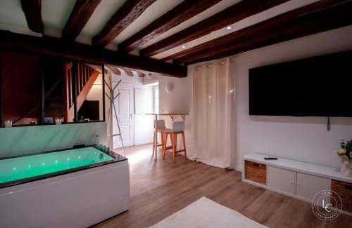Saint-Peravy-la-Colombe Maison | La Maison d’Arc Romantic Spa Escape