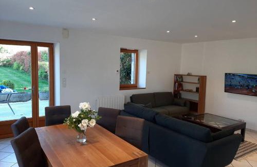 Saint-Sauveur-des-Landes Maison | LA MAISON BLEUE