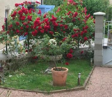 Verneuil-en-Bourbonnais Lit Et Petit-Déjeuner | La Maison aux Hortensias