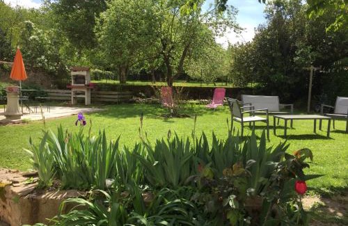 Verneuil-en-Bourbonnais Lit Et Petit-Déjeuner | La Maison aux Hortensias