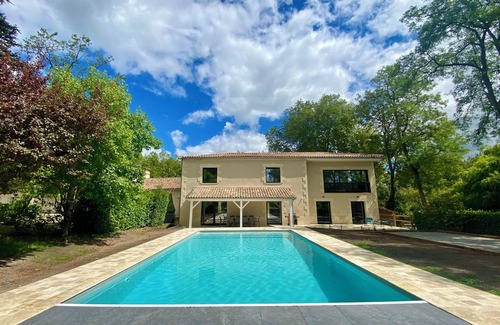 Verac Villa | Venez passer vos meilleurs moment de détente au milieu des vignes.