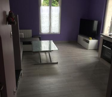 Maisons-Alfort Maison | La maison parisienne maison deux pièces à louer au pied du métro