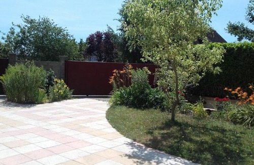 Saint-Aubin-Les-Elbeuf Maison | La maisonnette du Jardin Fleuri