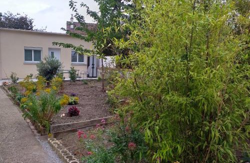 Saint-Aubin-Les-Elbeuf Maison | La maisonnette du Jardin Fleuri