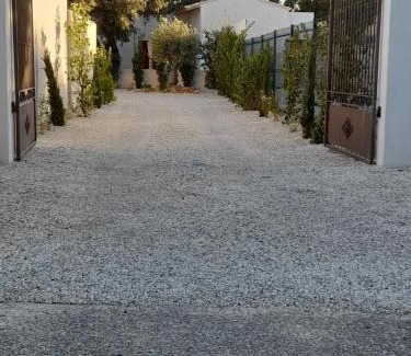 Villeneuve-les-Avignon Lit Et Petit-Déjeuner | La Mathilde