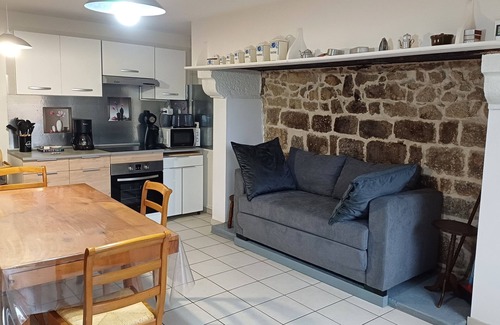 Saint-Oradoux-de-Chirouze Cottage | La Méouzine, gîte pour 4 personnes, à 5 minutes de l'étang, animaux bienvenus,