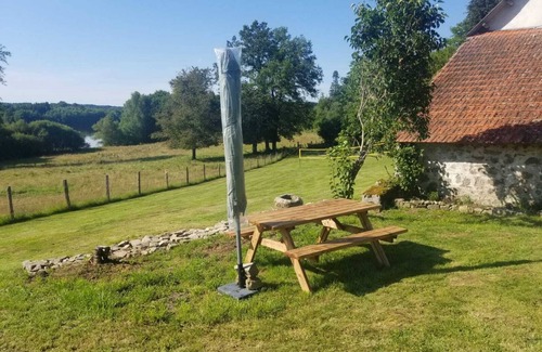 Saint-Oradoux-de-Chirouze Cottage | La Méouzine, gîte pour 4 personnes, à 5 minutes de l'étang, animaux bienvenus,