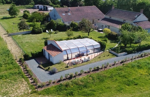 Saint-Hilaire-la-Foret Maison | La Mésange - Gîte 5 personnes avec piscine couverte et chauffée
