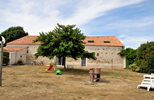 Saint-Hilaire-la-Foret Maison | La Mésange - Gîte 5 personnes avec piscine couverte et chauffée