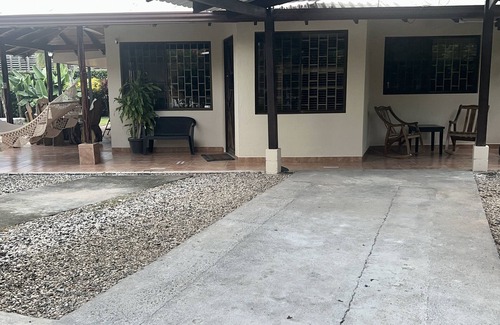 Barrio Ricos y Famosos Maison | La Mona Beach House