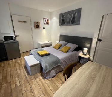 Moutiers Appartement | la Montagnette les marmottes STUDIO maison en travaux de 10h a 17h