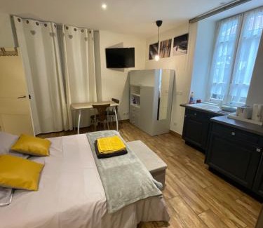 Moutiers Appartement | la Montagnette les marmottes STUDIO maison en travaux de 10h a 17h