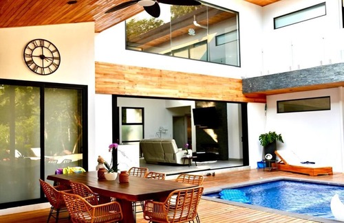 Tamarindo Maison | La Ola Perfecta - Las Golondrinas Hacienda Pinilla
