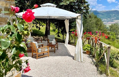 Monteluiano Maison | La Panoramica Gubbio - Maison de Charme - Casette e appartamenti self catering per vacanze meravigliose!